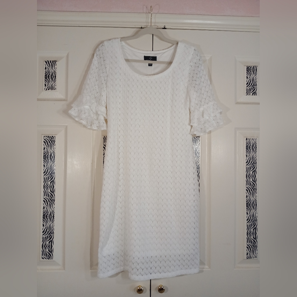 Ronni Nicole White Stretchy Eylet Lace Overlay Dress Ruffle Sleeves Size 8 NWOT